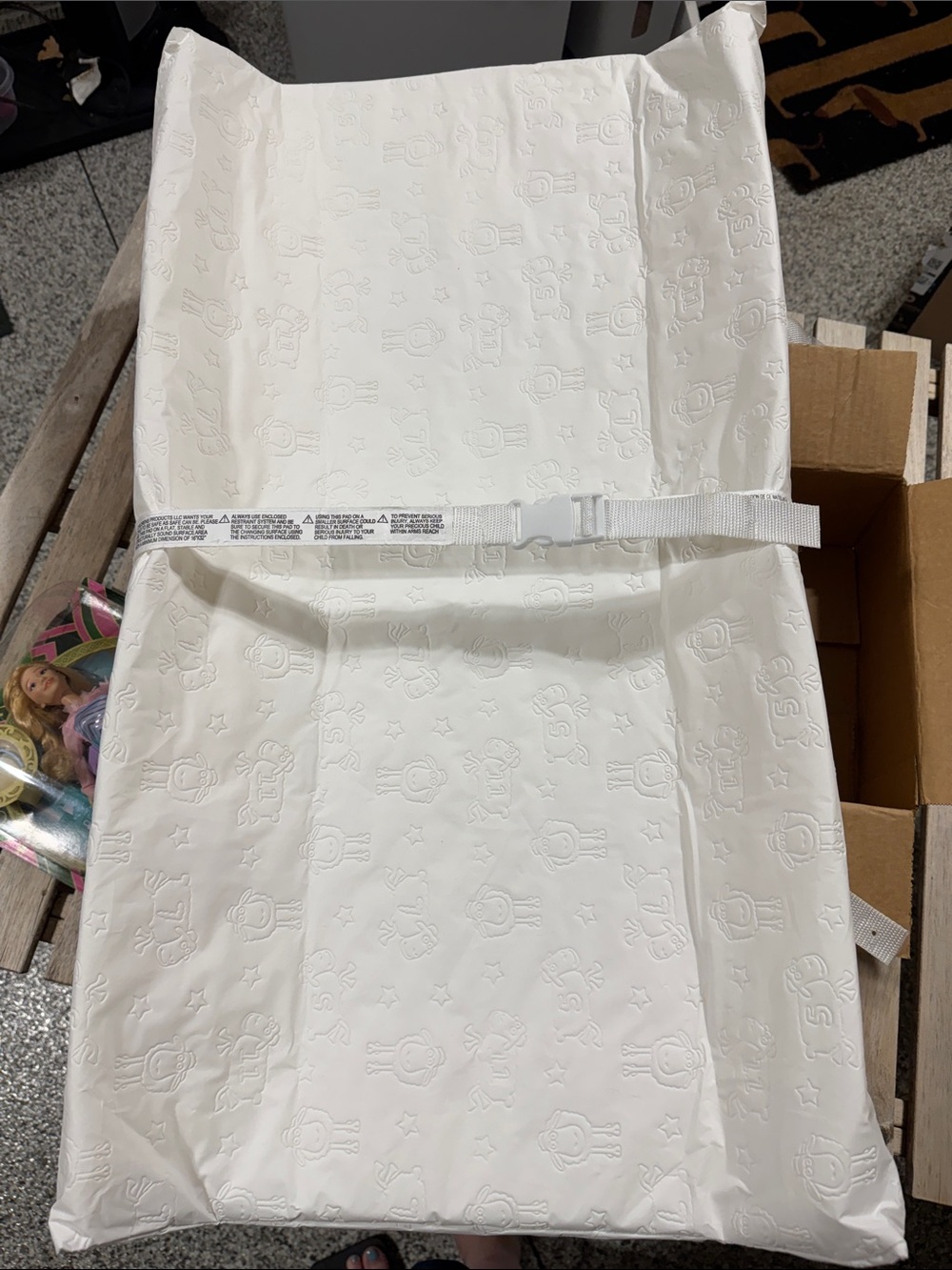 NEW Serta White Baby Changing Pad with Safety Strap